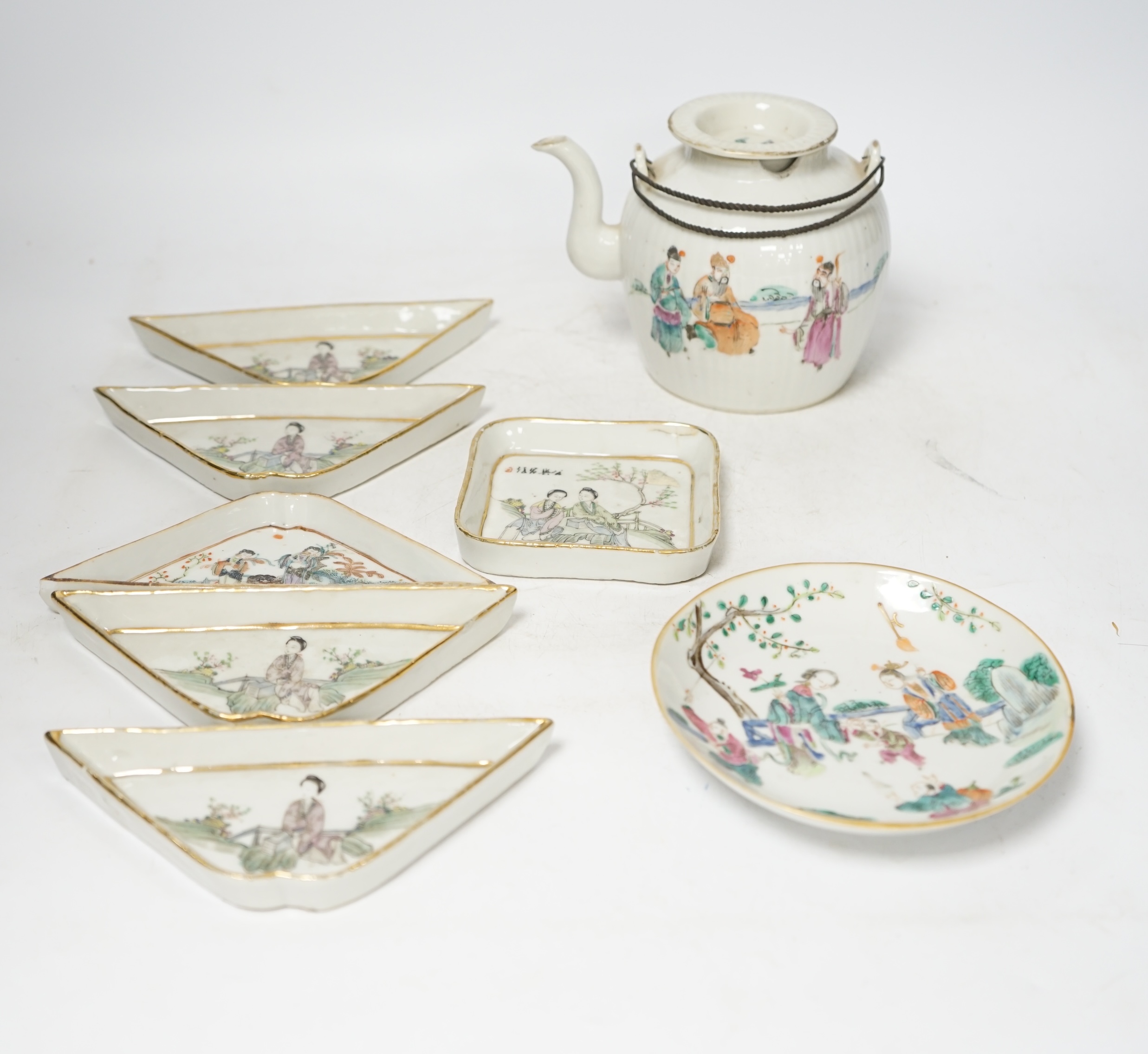 Chinese ceramics to include a teapot and a set of five dishes, 19th/20th century, largest 15cm wide. Condition - poor